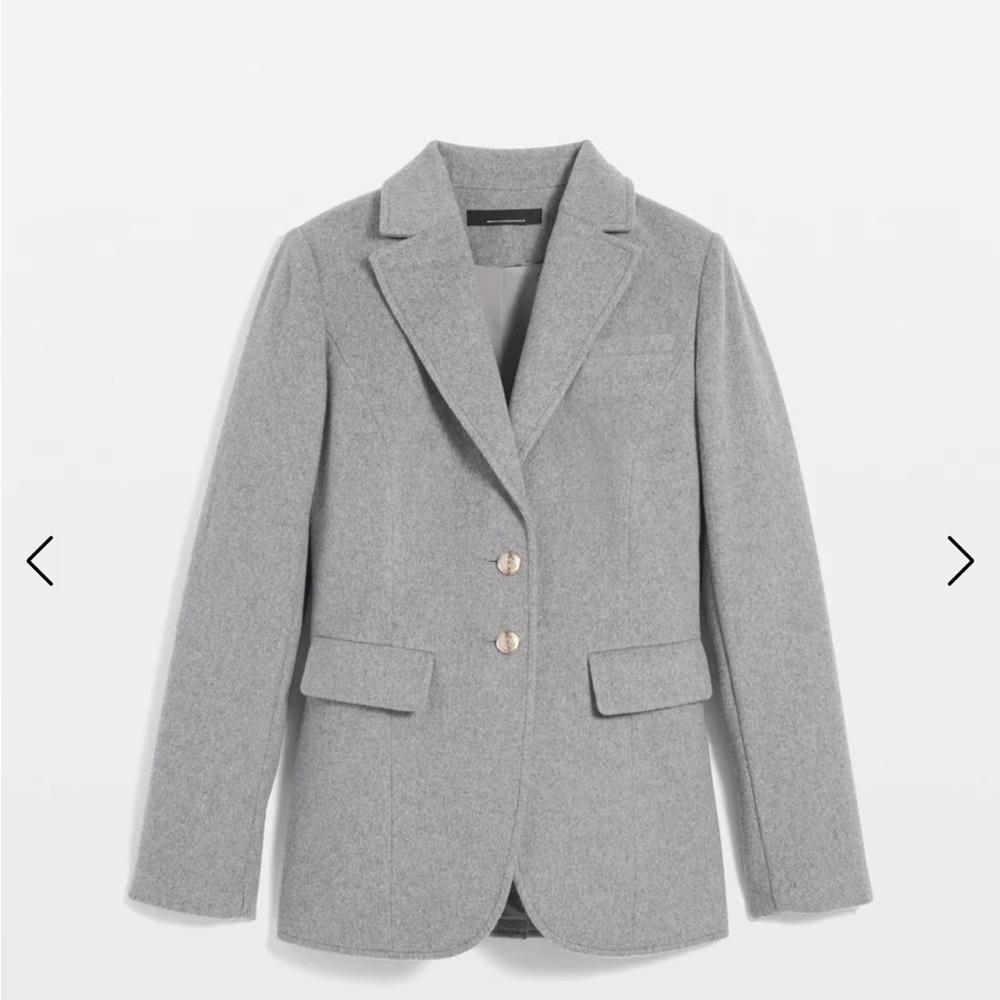 Gray Tailored Blazer with Structured Shoulders